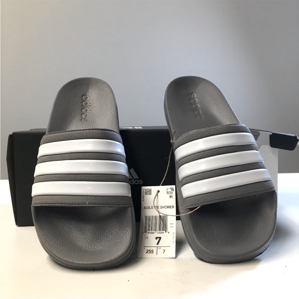 New with Tags Bo box Adidas Adilette Comfort Slide Shower Sandal Woman’s Size 7